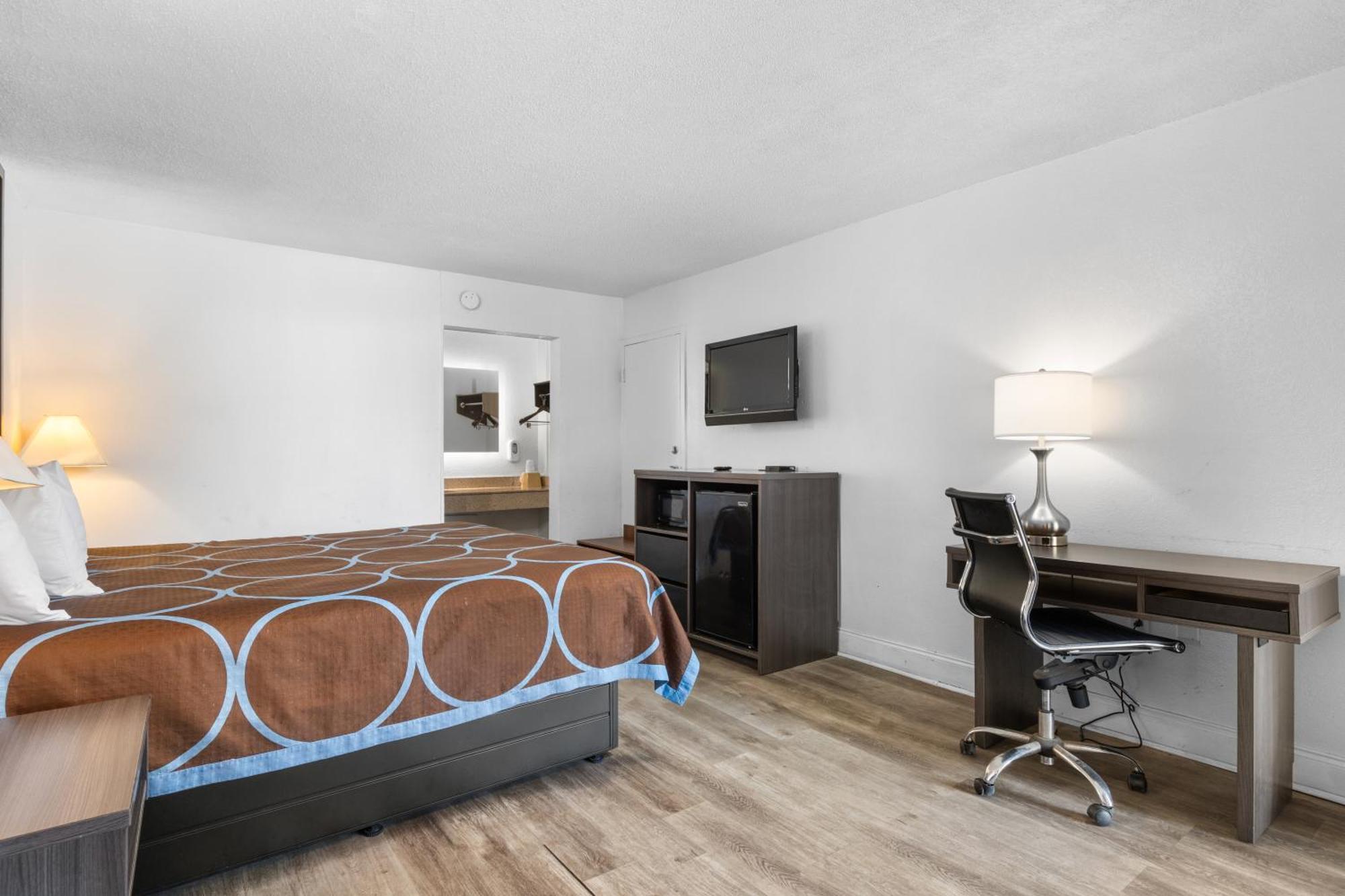 ซูเปอร์ 8 บาย วินด์แฮม นอร์ฟอล์ก/เชซาพีก เบย์ Hotel ภายนอก รูปภาพ